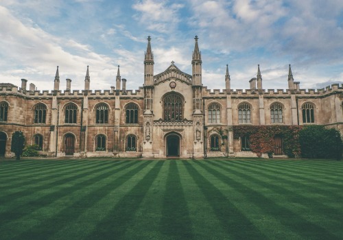 A Comprehensive Guide to Writing Personal Statements for UK University Admissions